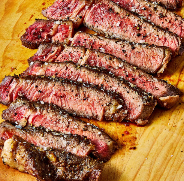 Сочный стейк - прекрасное блюдо на Новый год