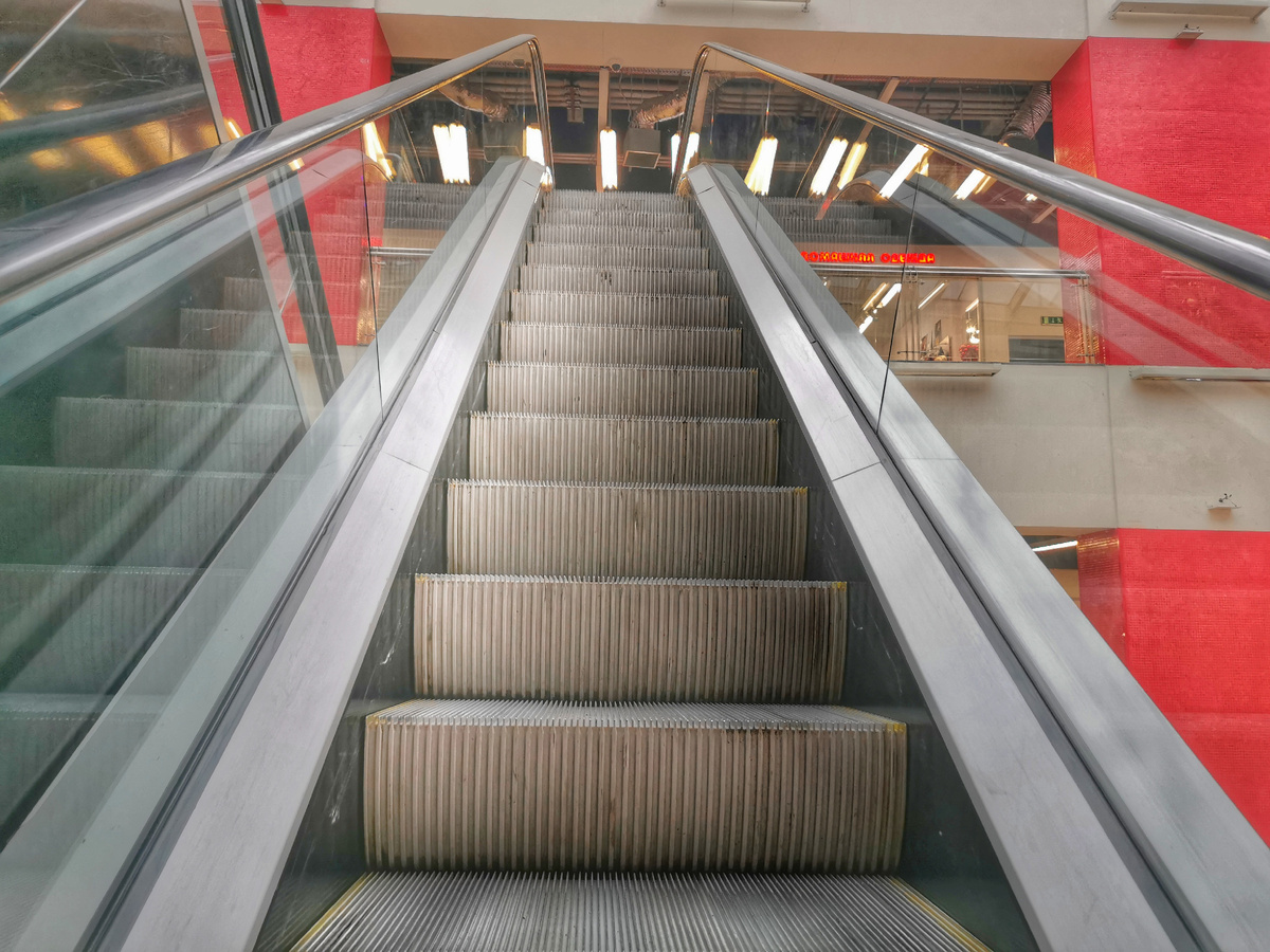 Первые две тсячи шагов случились на эскалаторе в ТЦ "Пятая авеню".