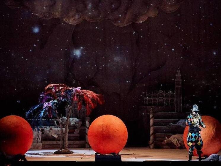     30 декабря состоялось три показа блистательной комедии. Фото: телеграм-канал Мариинского театра