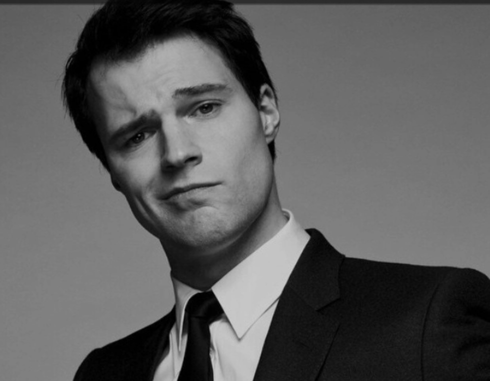 Данила Козловский. Луна в Весах, а Солнце в Тельце (тоже знак под покровительством Венеры). Вот у Данилы прямо на лбу написано, что он — дитя Венеры))) Красивый, элегантный и утончённый мужчина. Дворянские благородные черты лица. Прекрасный актер. Отстоял своё доброе имя в суде, когда его в течение последних трёх лет пытались оклеветать как перебежчика и предателя. Не полез выяснять отношения и писать гневные посты в соцсетях, не проглотил клевету, как Гудков, а сразу воспользовался защитой закона. Чисто Весовский вайб в отстаивании своих границ