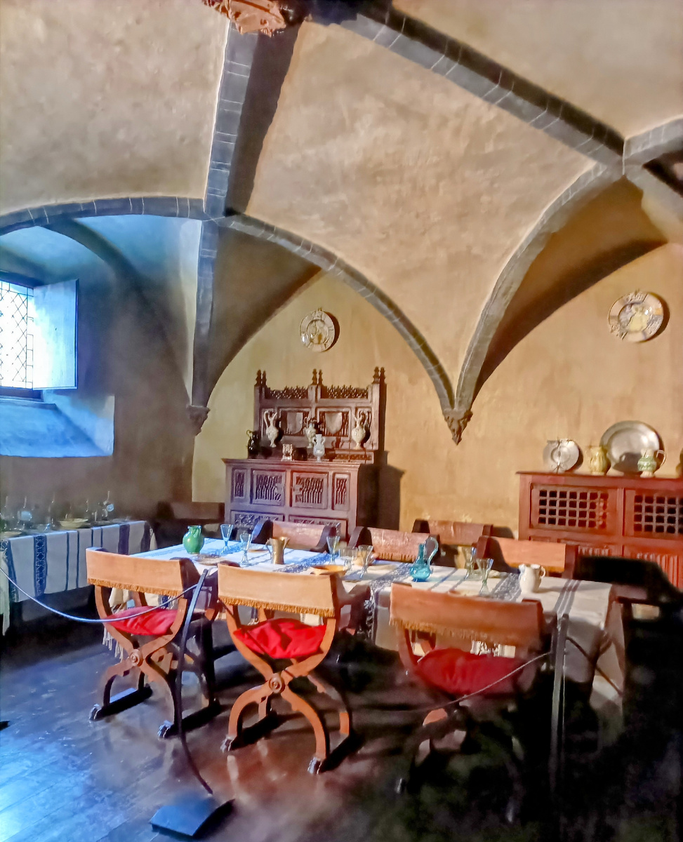 Столовая. Замок Issogne. Italy. Valle d' Aosta. Фото автора.