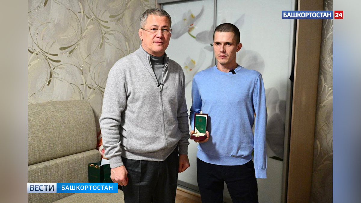    Перед Новым годом Глава Башкирии Радий Хабиров навестил ветерана СВО Вячеслава Евстифеева