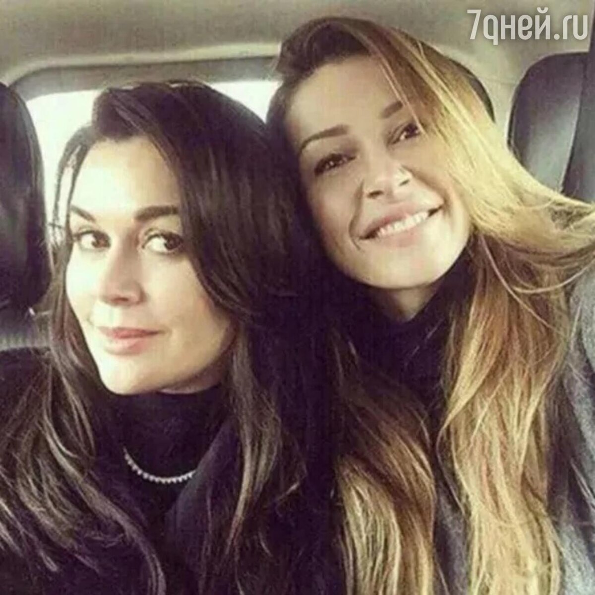    Анна и Анастасия Заворотнюк соцсети