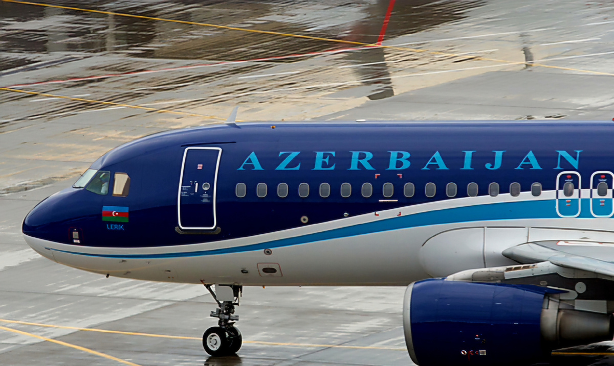 Авиалайнер AZAL