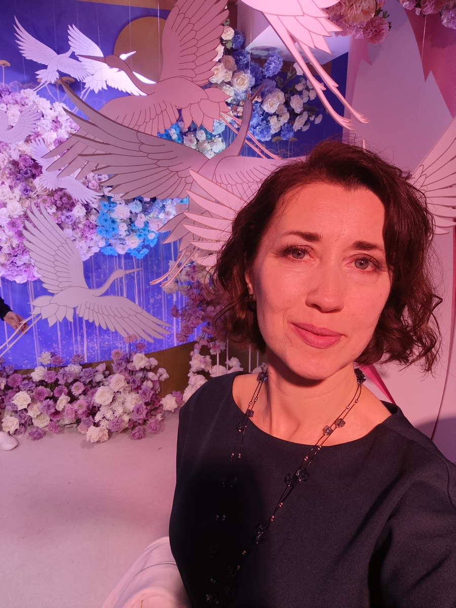 С детства я дитя природы, дом у бабушки в пригороде Ставрополя, где было хозяйство и огород, дачи и арендованные огороды - все это привело меня к ботанике...