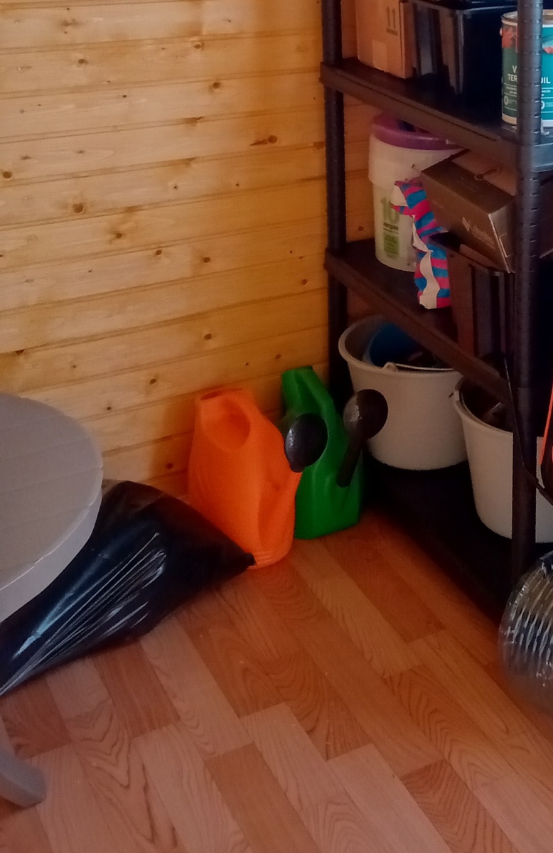 Основной инструмент традиционного полива. Фото из архива авторов.