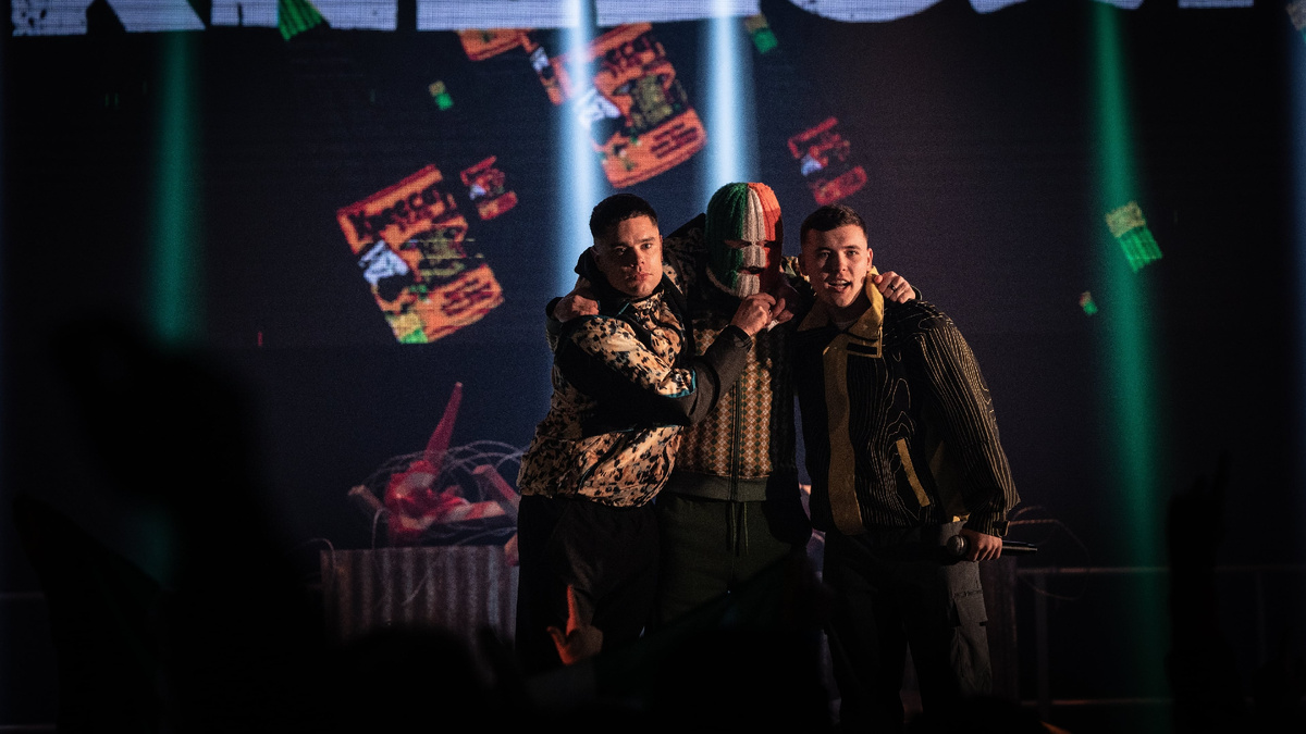 Кадр из фильма Kneecap. Источник: imdb.com