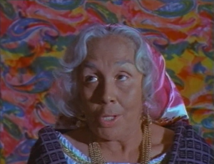 Гожи разговаривает с Баро