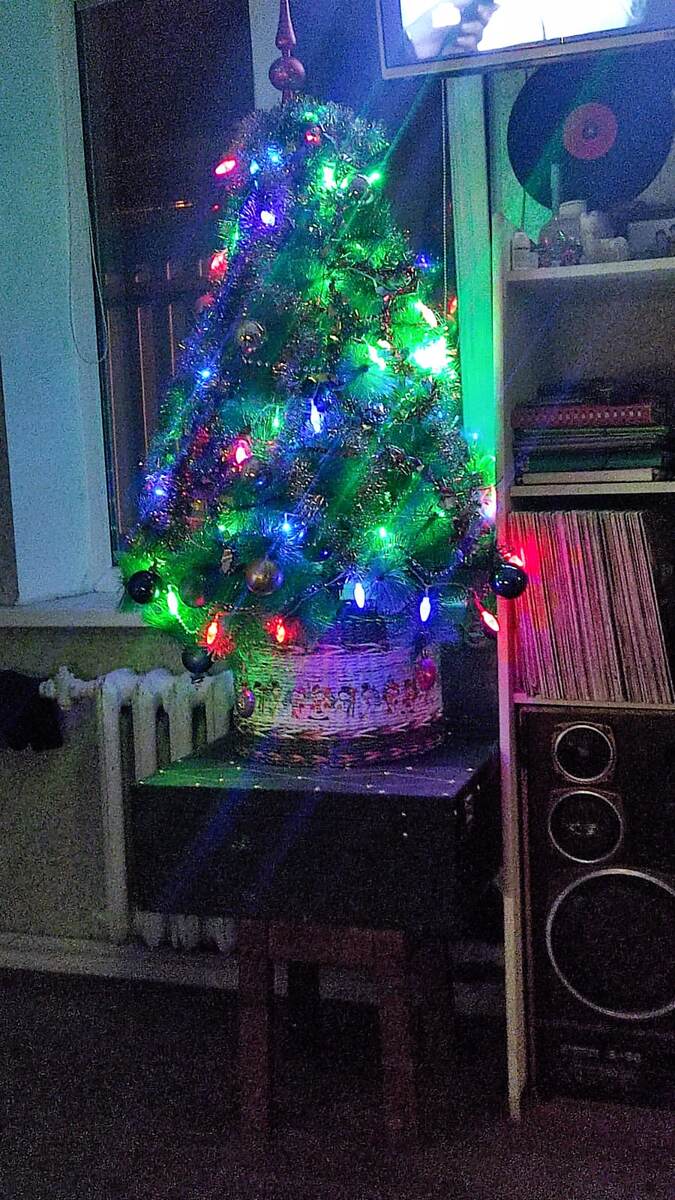 Нарядили елку, ждем чудес