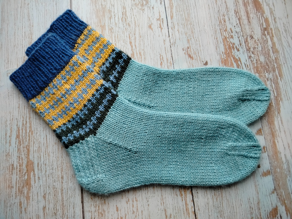 Носочки женские спицами номер три из пряжи ализе вултайм. фото автора