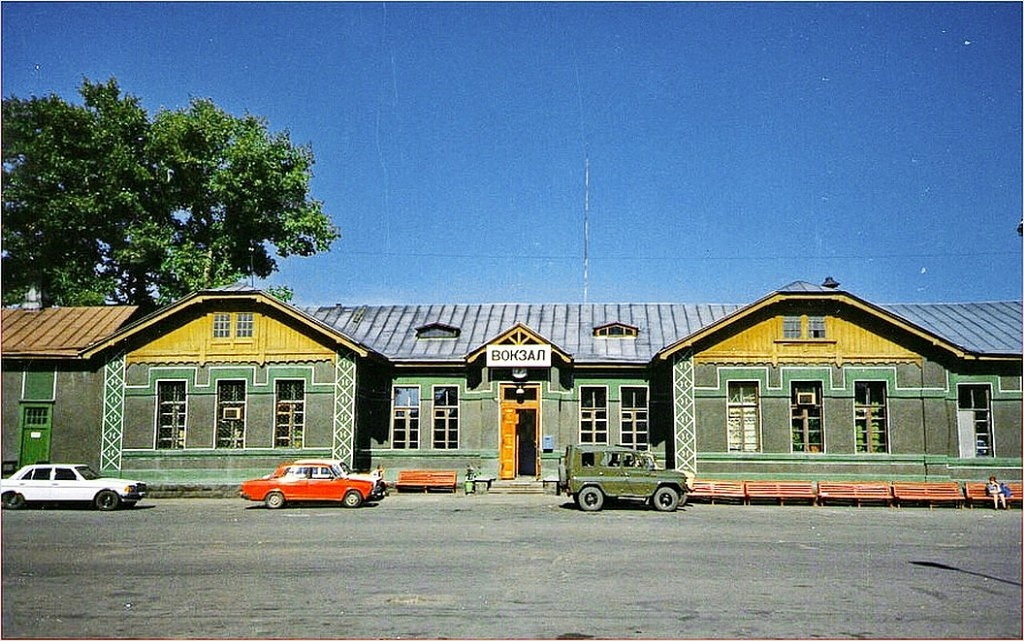 Старое здание вокзала. Фото с сайта https://smartik.ru/rubcovsk/post/199286466. Взято с Яндекс.Картинки