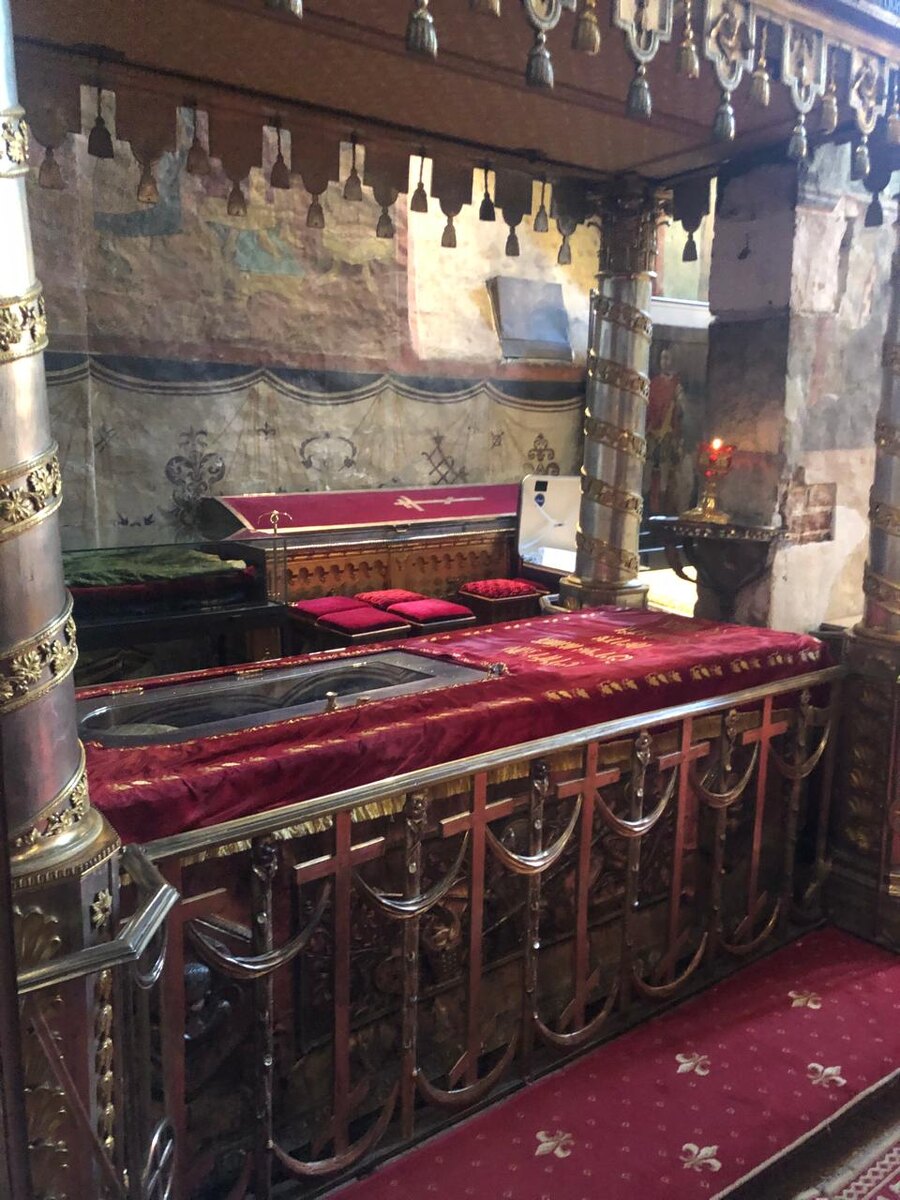 Рака с мощами святителя Петра в Успенском соборе Кремля