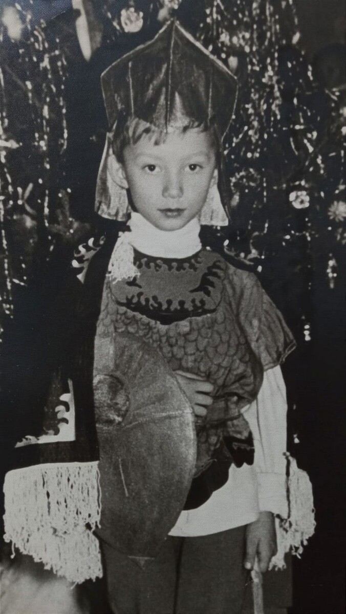     Алексей Мельков в костюме богатыря, 1968 г..из архива Алексея Мелькова