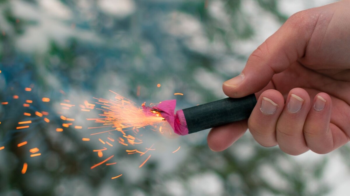 Петарды и фейерверки: как праздновать без травм и что делать если не удалось