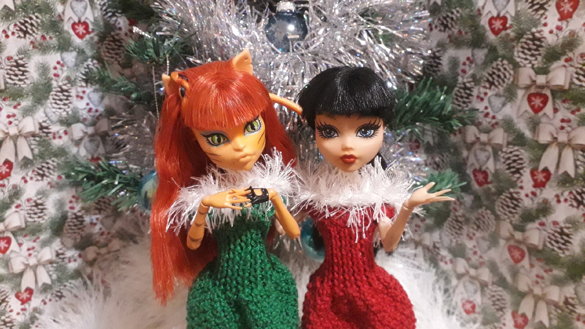 Это мы: маленькая баба яга Оливка Чикенс и девочка-кошка Сана Мурмяу