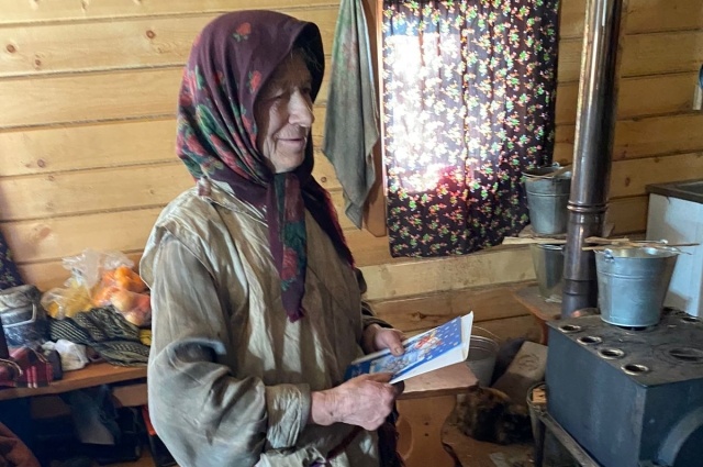    Агафья живет скромно, но от подарков не отказывается. Фото: Заповедник Хакасский