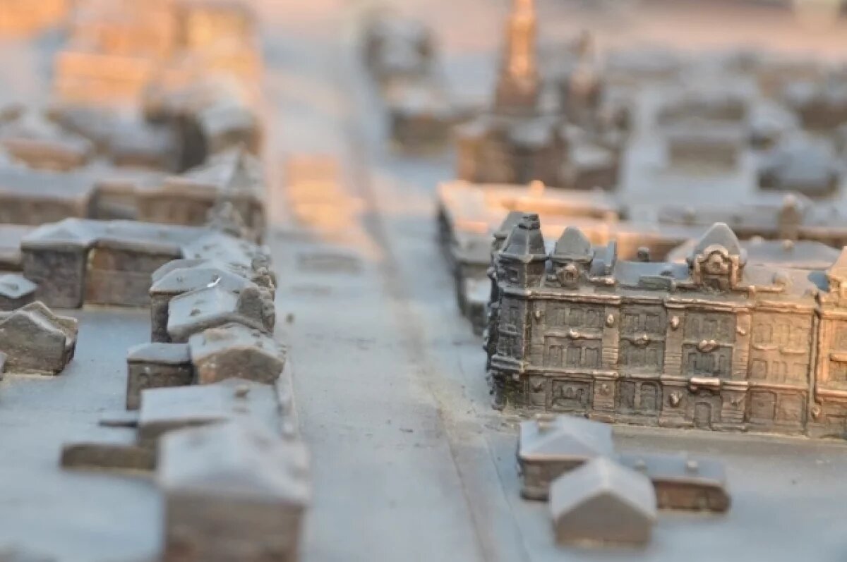    Белый дом, планетарий и аэропорт.