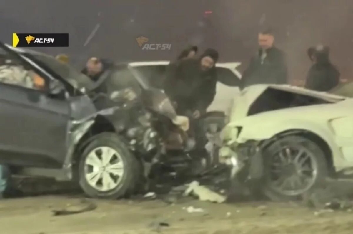    Новосибирец устроил тройное ДТП на Октябрьском мосту и оказался в больнице