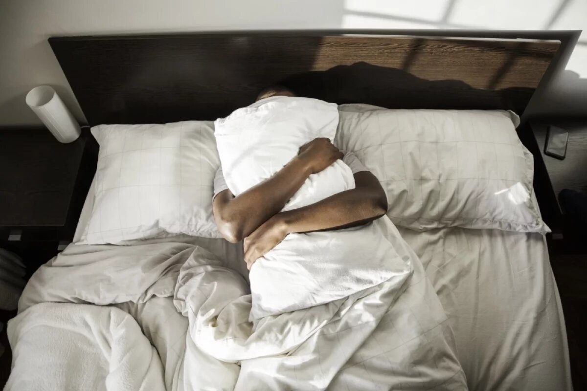    Подушку с собой?