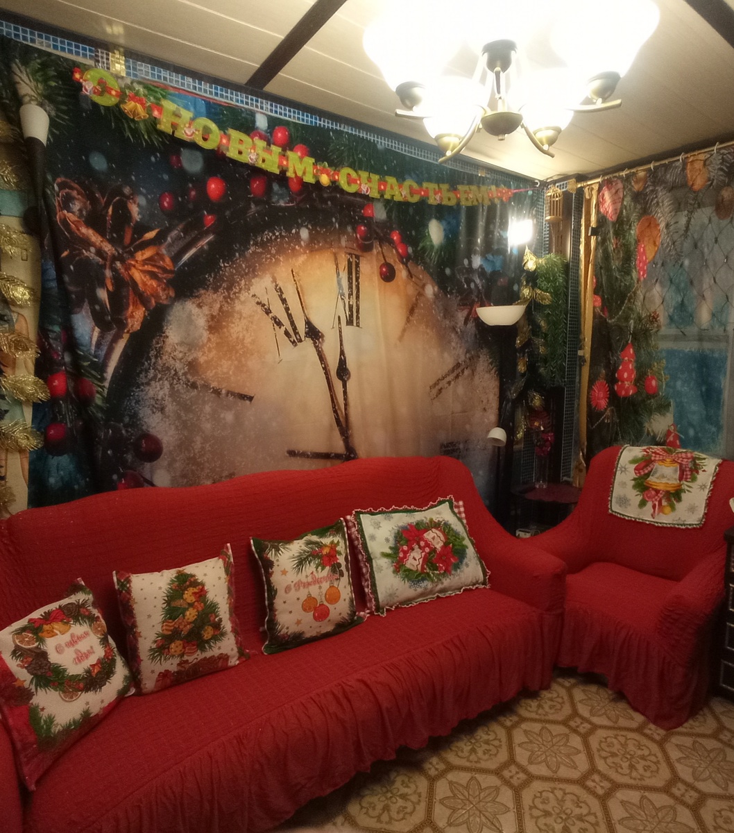 Новогодний интерьер: сейчас вполне подходящий. С наступающим Новым Годом!