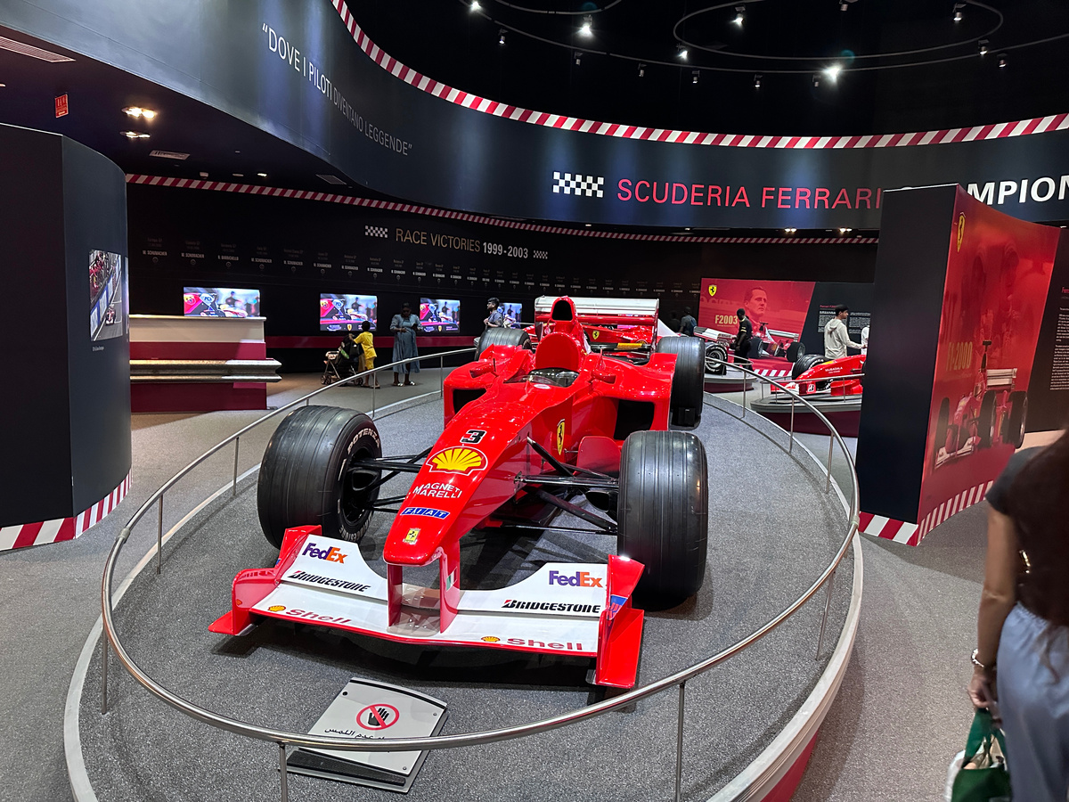 Ктати, если хотите прокатиться на настоящей Ferrari, то там ценник что-то около 1000$ за несколько минут.  