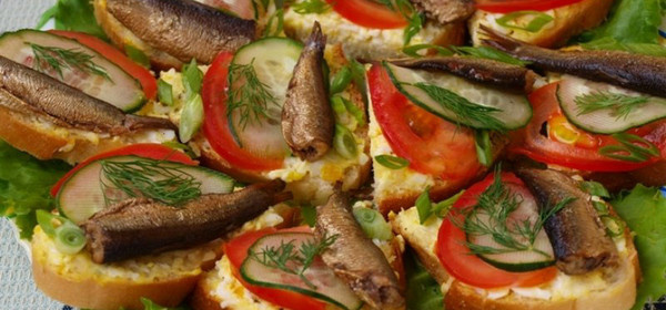 Бутерброды в процессе приготовления. 