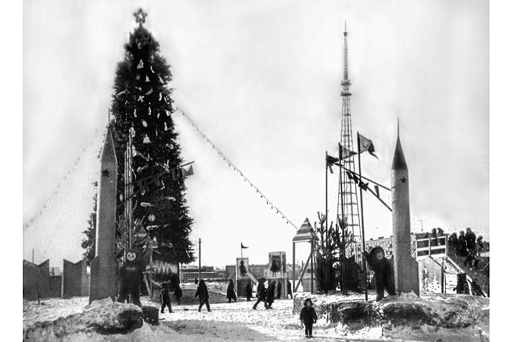    Елка на будущей пл. Маркса. 1968-69 г. арх. Елены Лазоренко