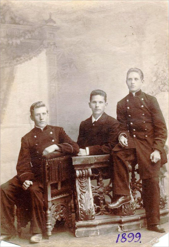 А. М. Листопадов среди учеников. 1899 год. Фото: Российский национальный музей музыки. Госкаталог.