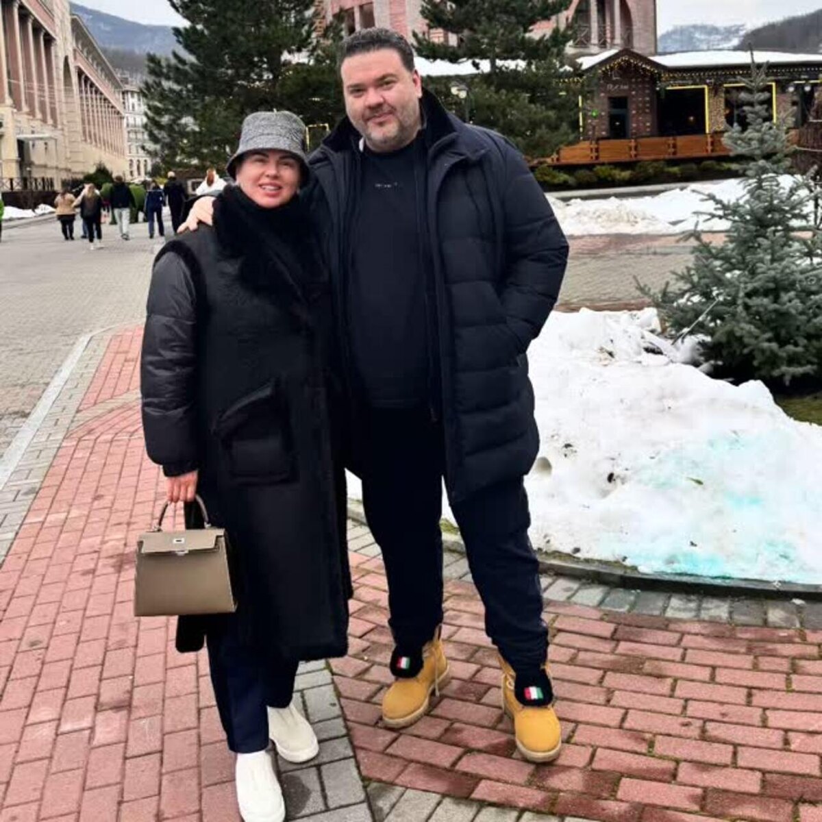    Анна Семенович и Денис Шреер Социальные сети