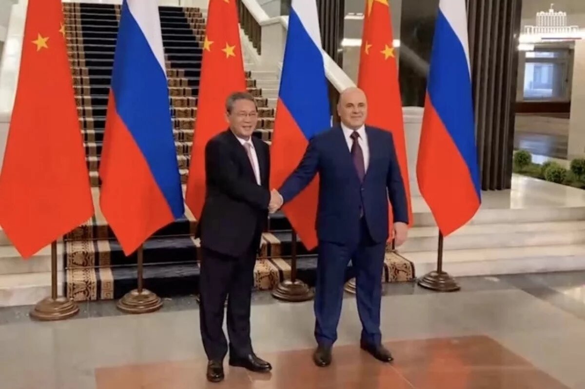    Главы правительств РФ и КНР обменялись новогодними поздравлениями