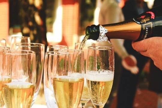    Нарколог рассказала, как выбирать алкоголь для новогоднего стола