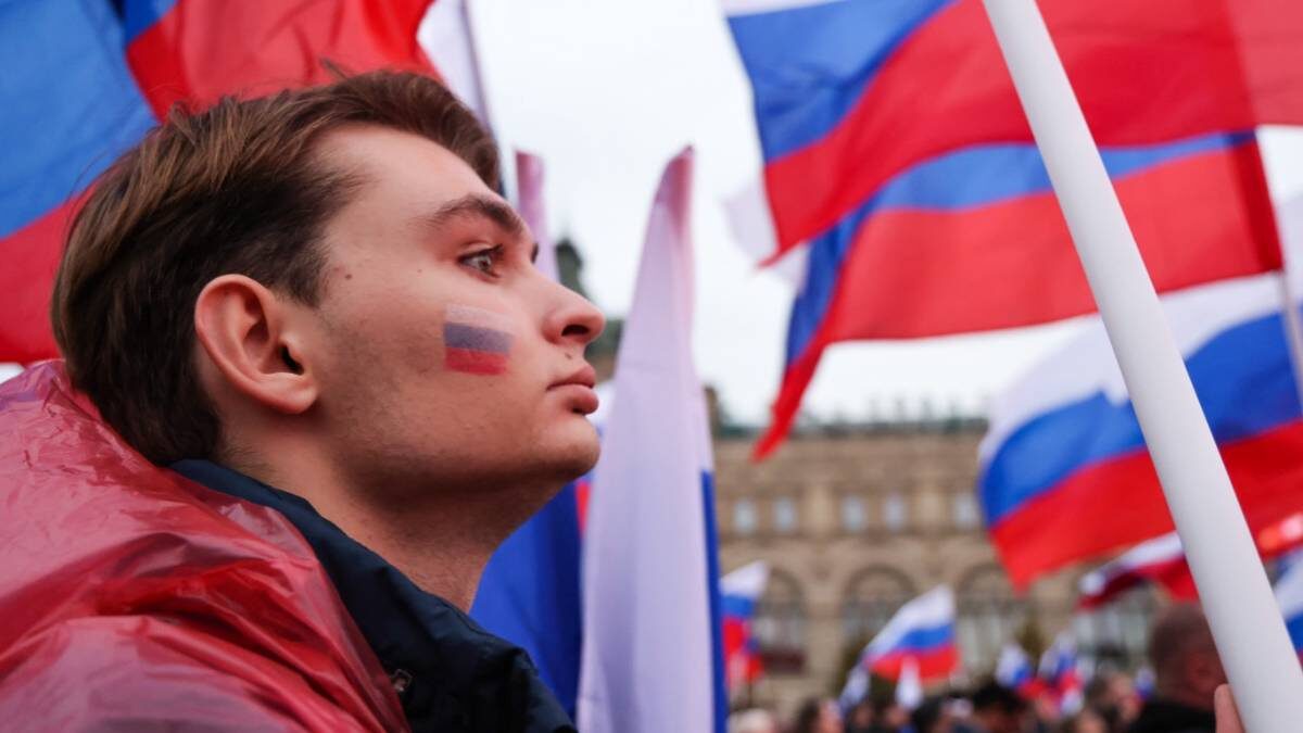    Участник митинга-концерта на Красной площади в честь вступлении в состав Россию ДНР, ЛНР, Херсонской и Запорожской областей / Фото: Антон Новодережкин / ТАСС