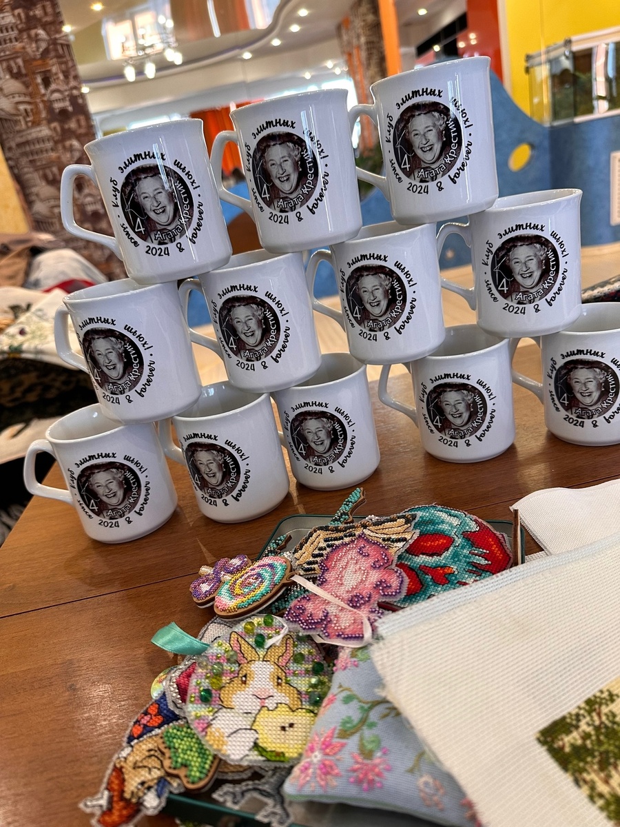 Заказали на память о встрече "корпоративные" сувениры