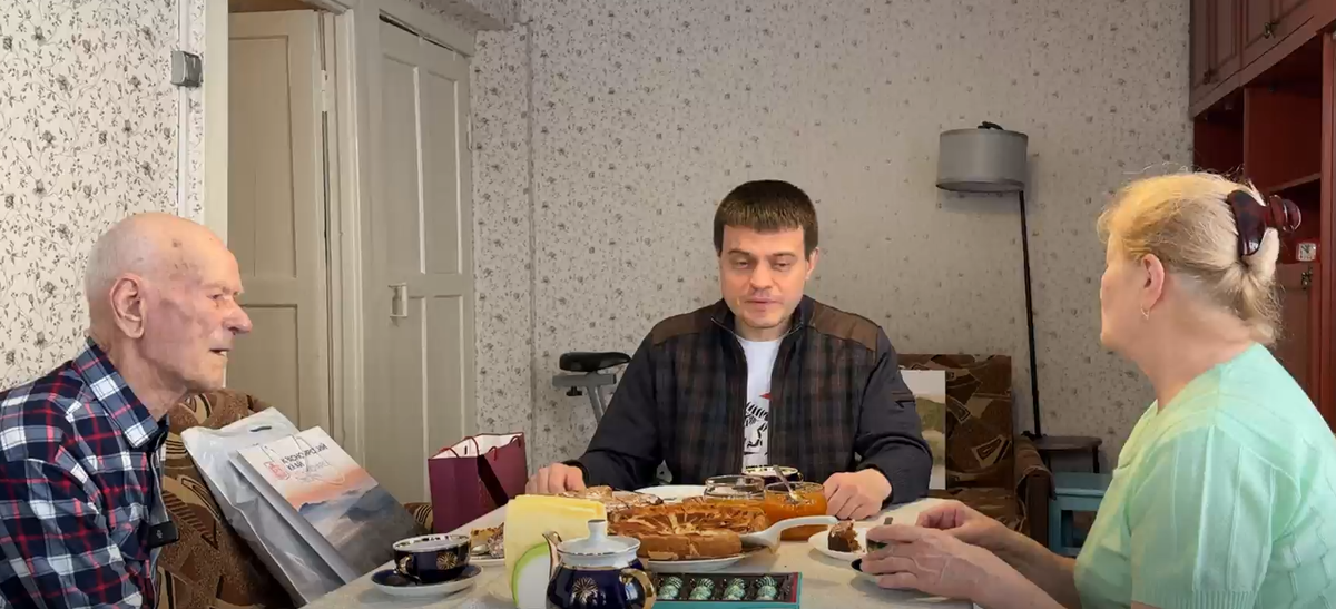     Михаил Котюков навестил одного из долгожителей края – Николая Елисеенко