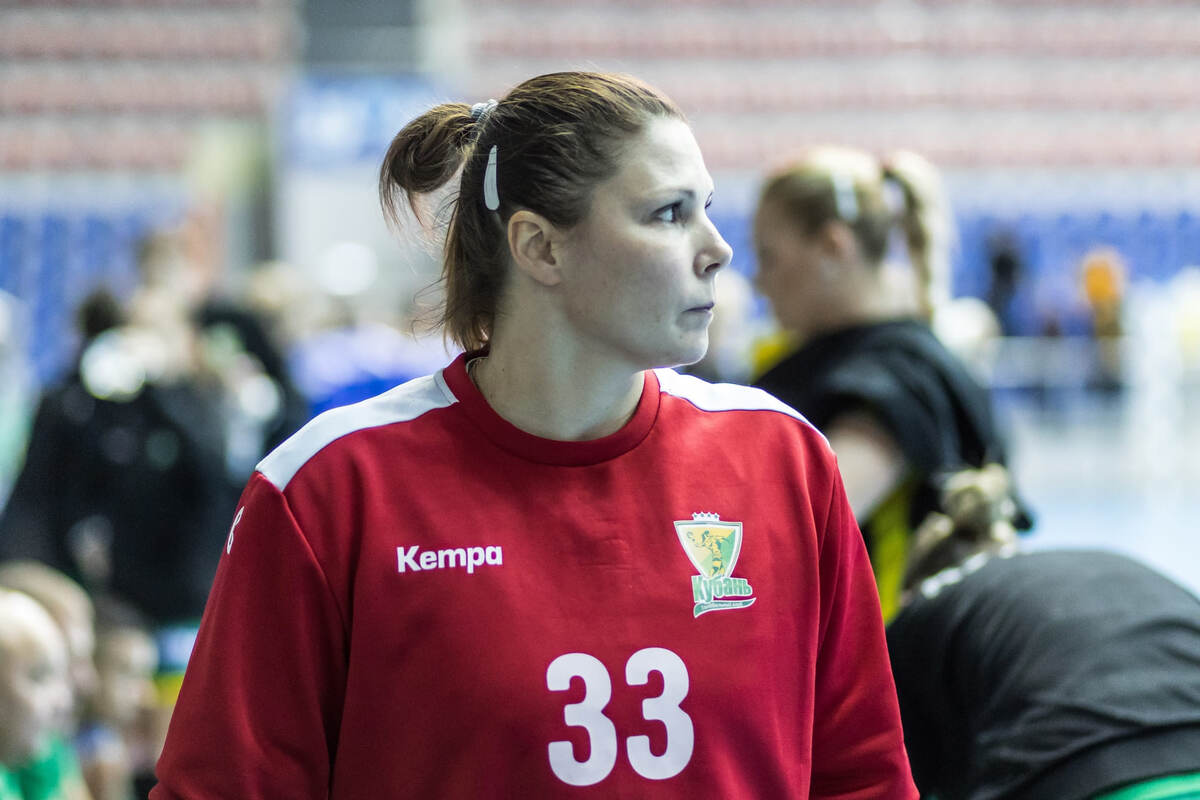     "Над переходом в другой клуб долго раздумывала..."