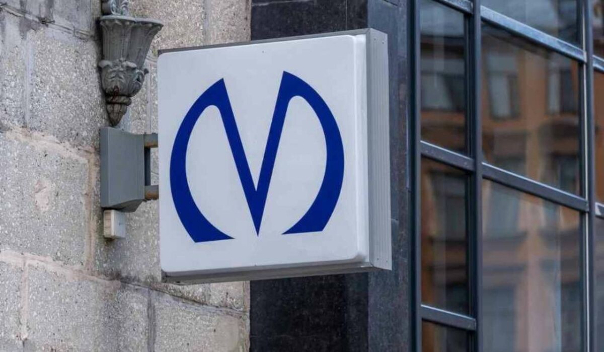     Знак метро в Петербурге. Источник: kp.ru Автор фото: Олег Золото