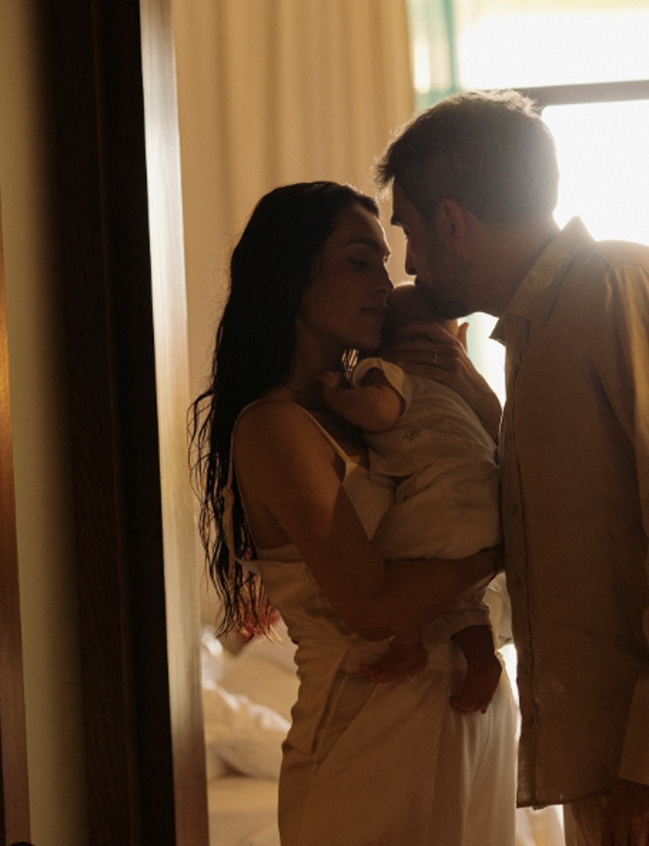 Сати Казанова с мужем Стефано Тиоццо и дочкой. Фото: соцсети