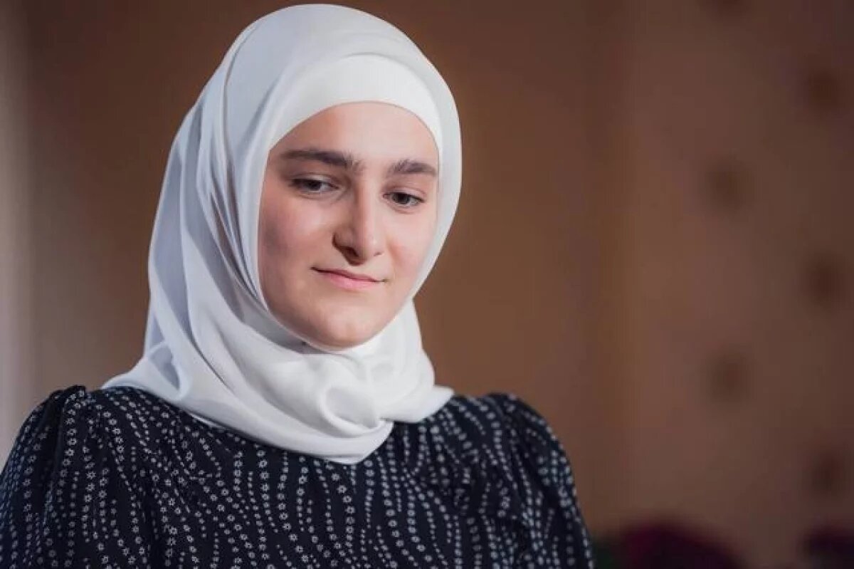    Глава Чечни поздравил дочь-вице-премьера Айшат Кадырову с днём рождения