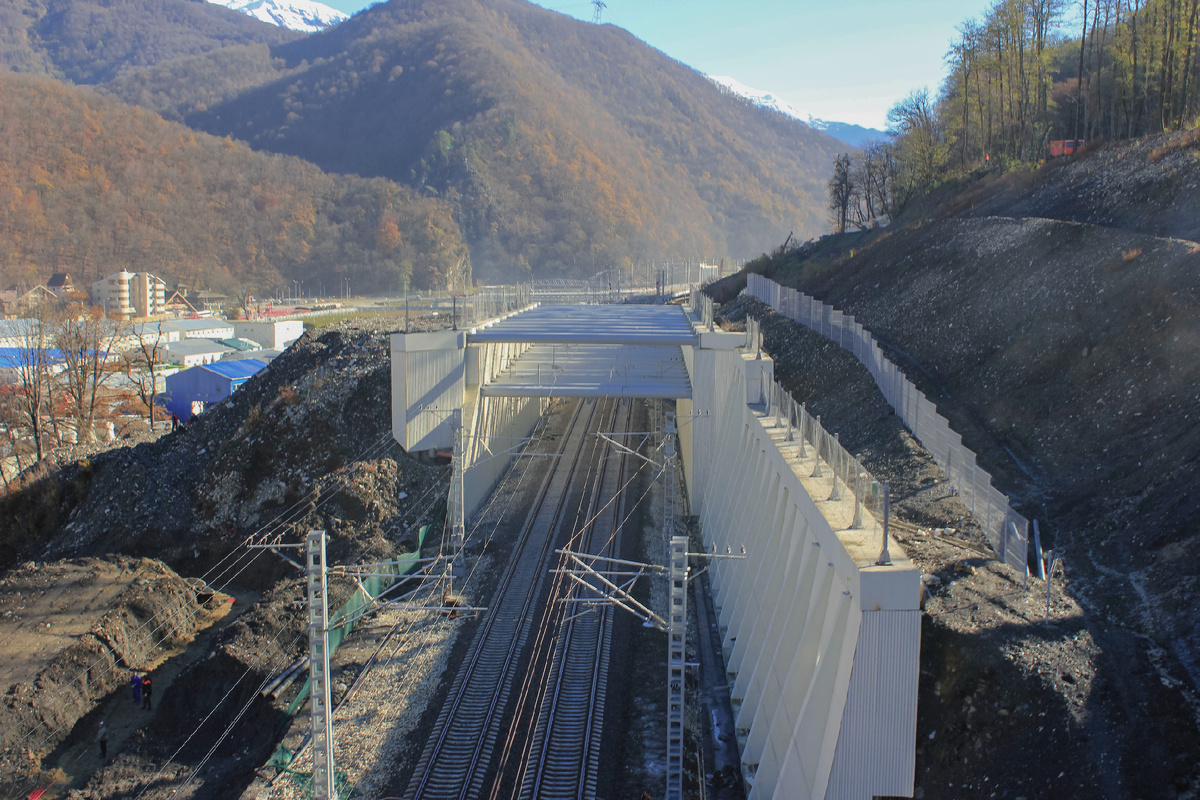 Галерея на железной дороге
