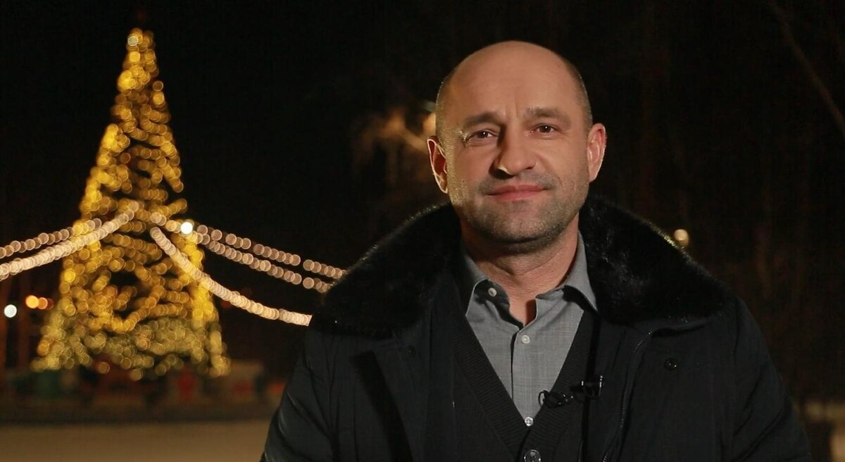    Полпред президента РФ в УрФО Артем Жога поздравляет с Новым годом