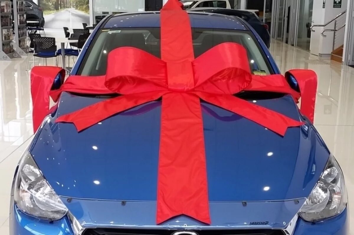    Волгоградского политолога зацепили новогодние красные банты