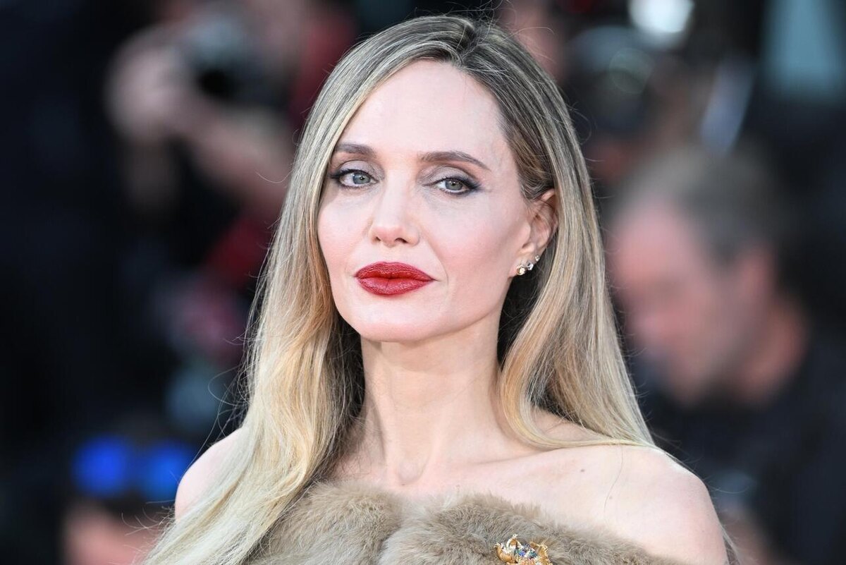    Анджелина Джоли © Cover Images/globallookpress.com