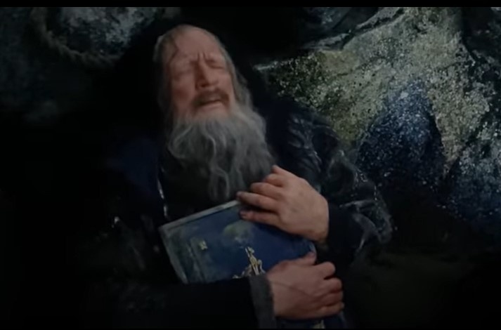 Волшебник с книгой заклинаний. Инет