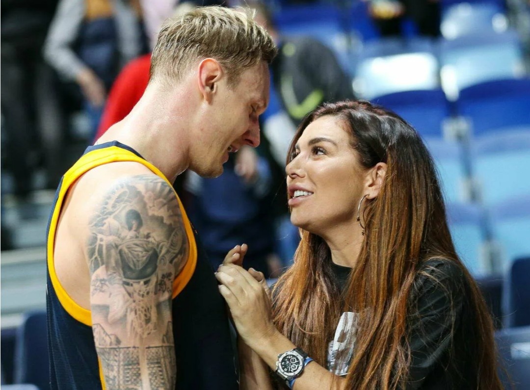 Фото соц сети знаменитости.