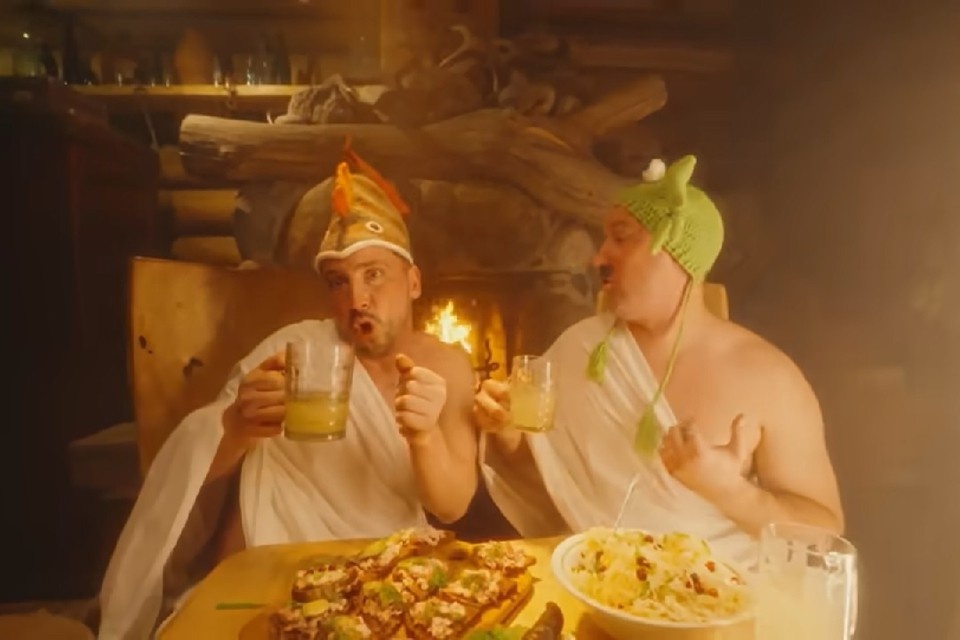    Ради друга и бани Виталий Карпанов сбежал от жены. Фото: стоп-кадр | видео группа «Дрозды».