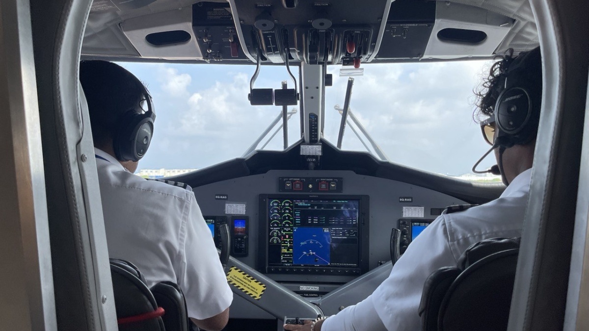 Фото редакции/ пилот мальдивской авиакомпании📷
