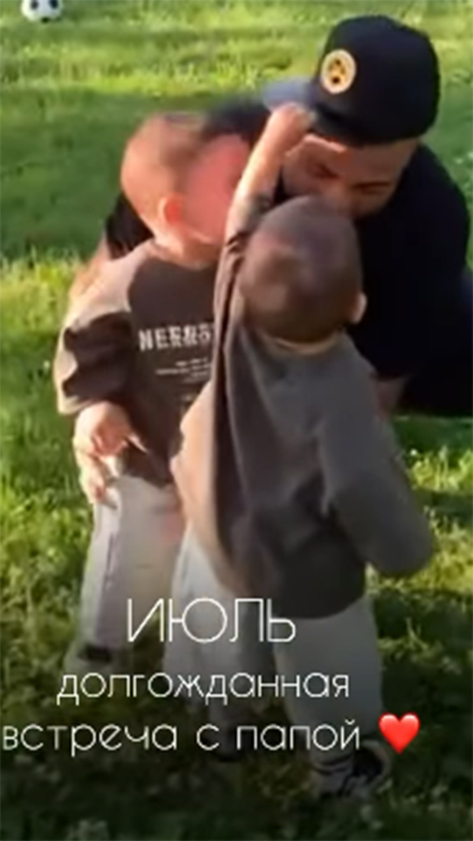 Мондезир с сыновьями. Фото: соцсети Юлии Ефременковой