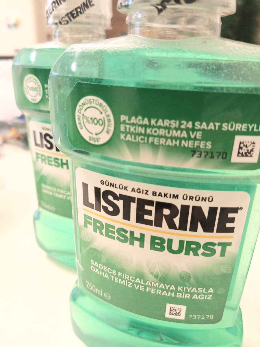 Листерин - ополаскиватель для полости рта.