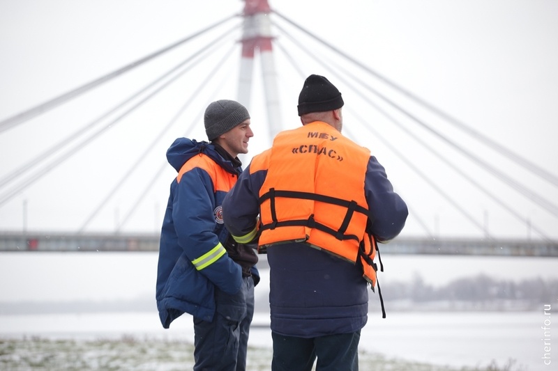    Спасательная служба будет круглосуточно работать все каникулы: дежурить будут по семь человек из водно-спасательного и поисково-спасательного отрядов