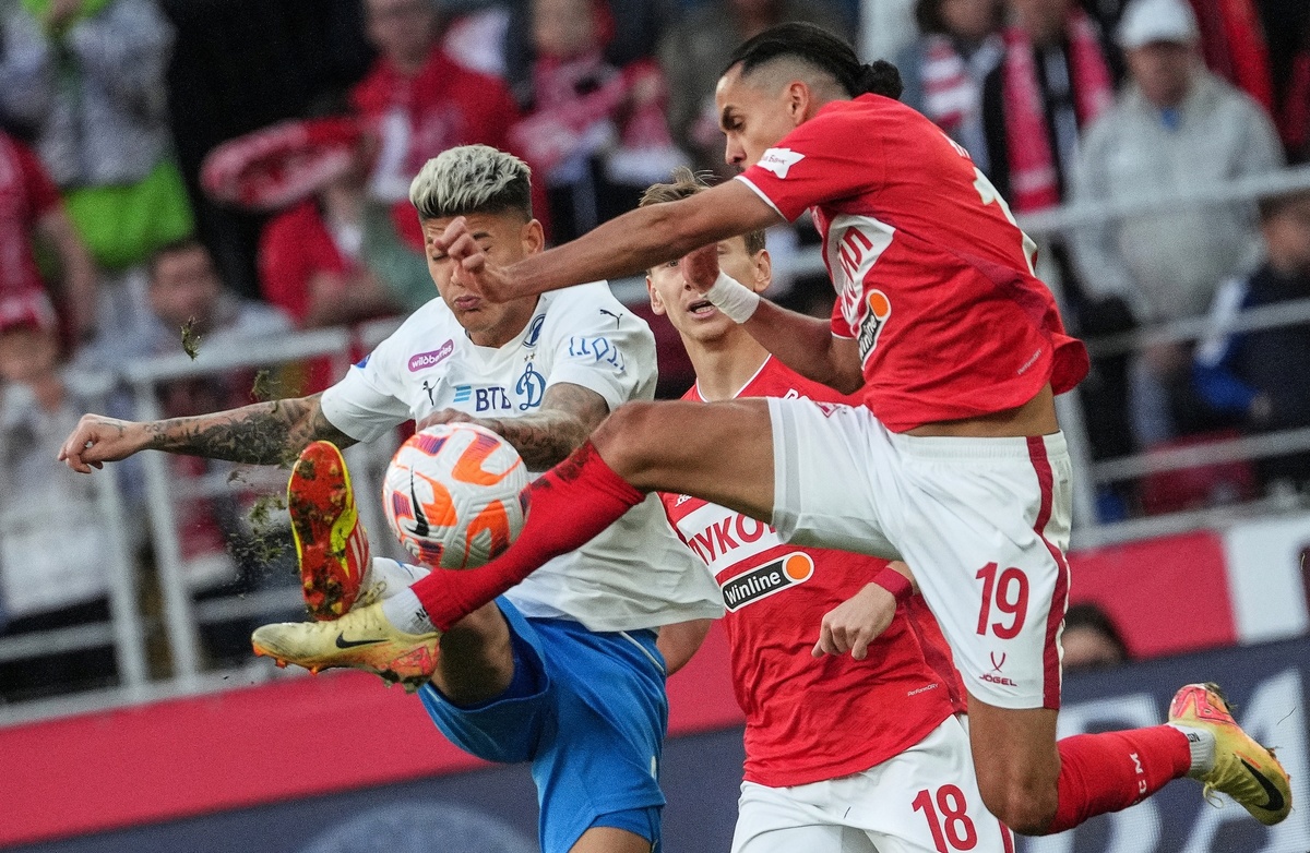    Противостояние футболистов в московском дерби «Спартак» — «Динамо» / РИА Новости / Александр Вильф